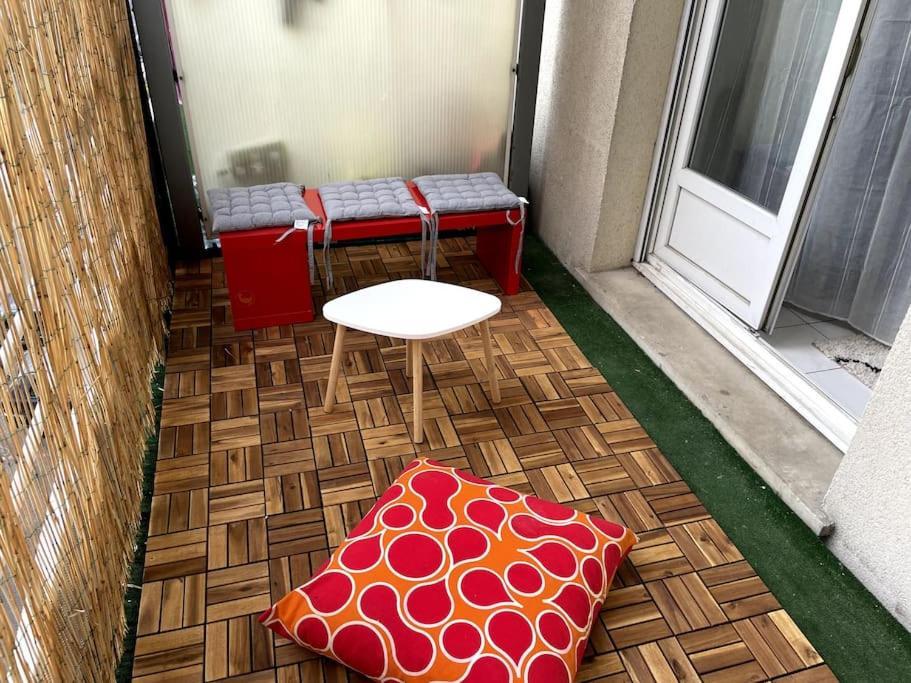 Duplex Moderne Proche De Toutes Commodites Bordeaux Luaran gambar